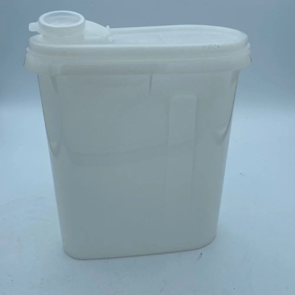 VTG Tupperware store n pour beverage buddy pitcher 1 quart white #792-2